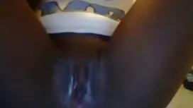 Các cô gái xem phim  ...