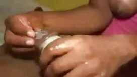 Các cô gái trong lễ  ...