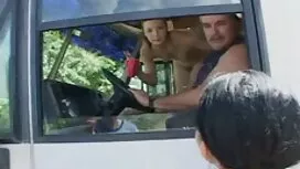 Các cô gái trong kín ...