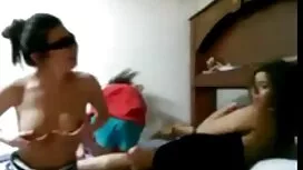 Liếm cơ thể của cô g ...