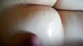 Cô gái với bộ ngực p ...