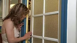 Viên Bi hét lên phía ...