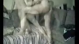 Vuốt ve cô tai phim  ...